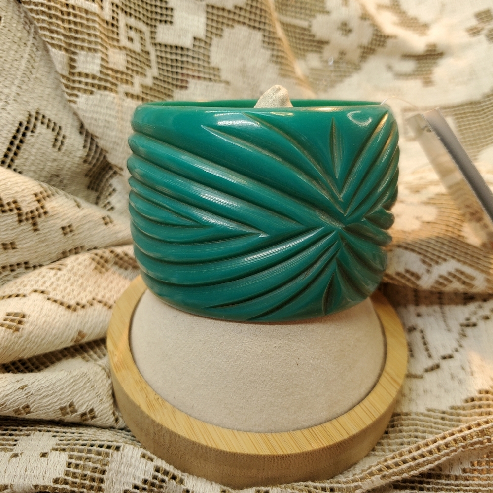 NWT Large Green Molded Bangle By Antika Made In India